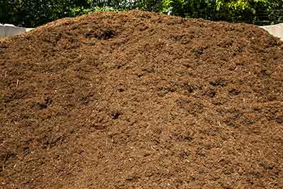 Premium shredded hardwood bark mulch